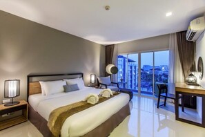 Supreme Double Room with Balcony | 책상, 암막 커튼, 무료 WiFi