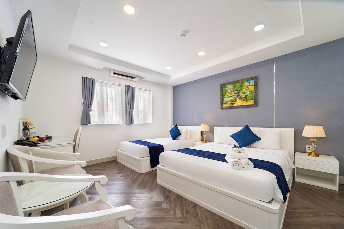 Standard Apartment, Multiple Beds, Bathtub | 1 bedroom, minibar, in-room safe, desk
