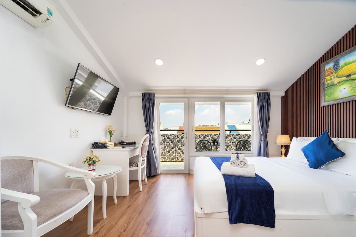 Deluxe Apartment, Balcony | 1 bedroom, minibar, in-room safe, desk