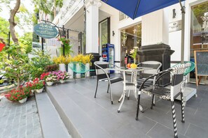 Vista frontal de la propiedad