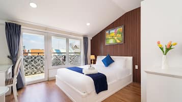 Deluxe Apartment, Balcony | 1 bedroom, minibar, in-room safe, desk