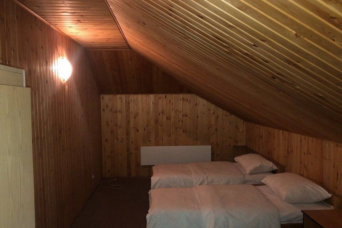 Dormitorio compartido económico, solo para mujeres (4 beds) | Ropa de cama de alta calidad, escritorio, insonorización y wifi gratis