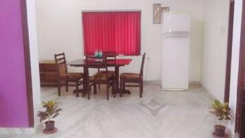 Comfort Apartment, 3 Bedrooms, Accessible, Kitchen | 1 bedroom, premium bedding, desk, iron/ironing board