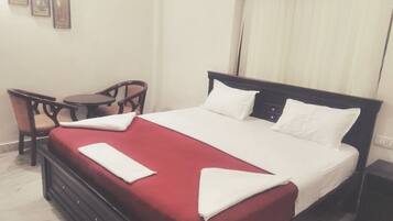 Comfort Apartment, 3 Bedrooms, Accessible, Kitchen | 1 bedroom, premium bedding, desk, iron/ironing board