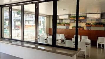 Breakfast, lunch, dinner served; local and international cuisine