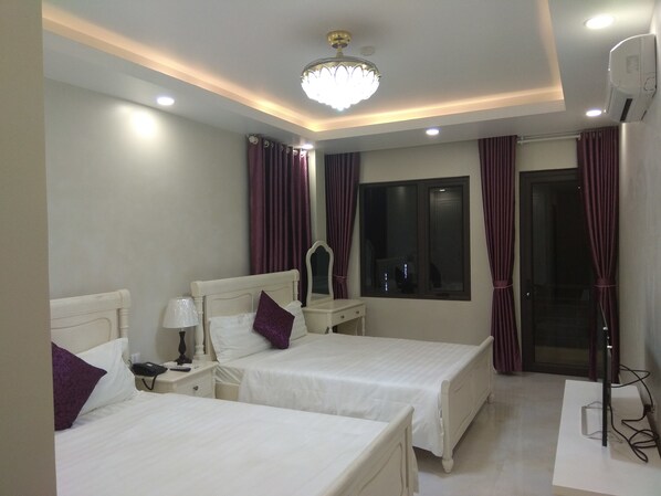 Standard Double Room, 1 Queen Bed | 1 bedroom, minibar, blackout drapes, free WiFi - Hoang Giang Hotel (Hai Phong)