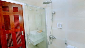 Quarto duplo luxo | 1 quarto, frigobar, cortinas blackout, Wi-Fi de cortesia