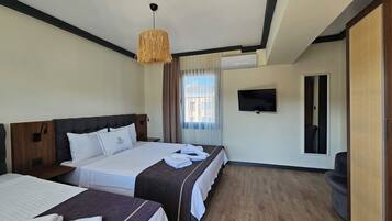 Standard Triple Room | Premium bedding, minibar, bed sheets