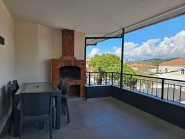 Loft familiar | Ropa de cama de alta calidad, minibar, ropa de cama