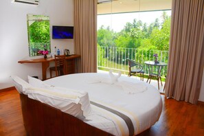 1 室のベッドルーム、ミニバー、セーフティボックス (室内)、デスク