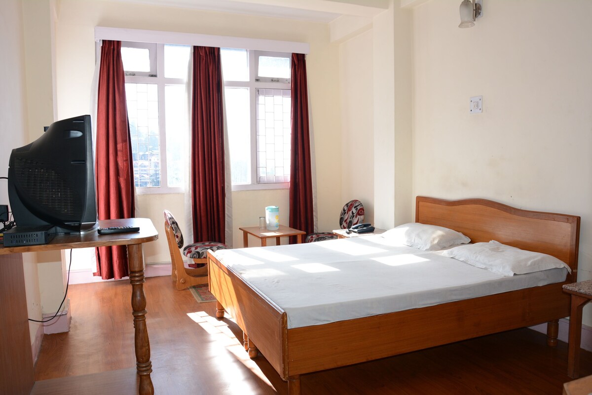 Phòng Deluxe, ban công | Két bảo mật tại phòng, bàn, giường gấp/giường phụ (phụ phí) 