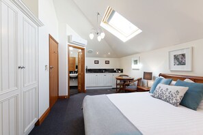 Suite Studio Deluxe, 1 grand lit, non-fumeurs, coin cuisine | Literie de qualité supérieure, chambres insonorisées