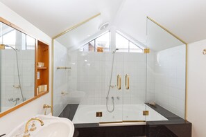 Deluxe-feriehus - 2 soveværelser - ikke-ryger - køkken | Badeværelse | Gratis toiletartikler, hårtørrer, håndklæder, Shampoo