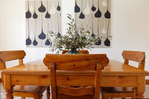Deluxe-Apartment, 1 Schlafzimmer, Nichtraucher, Küche | Essbereich im Zimmer