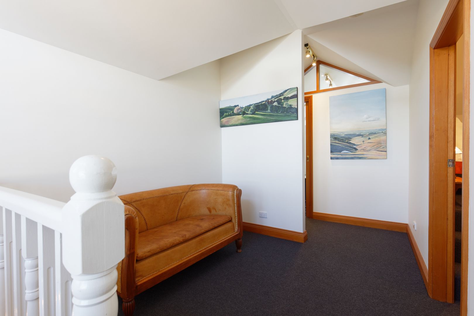 deluxe cottage, 2 bedrooms, non smoking, kitchen | living area | flat-screen tv, fireplace