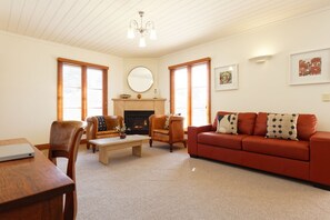 Deluxe Apartment, 1 Bedroom, Non Smoking, Kitchen | Living area