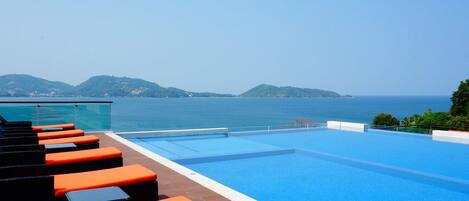 حمّام سباحة خارجي