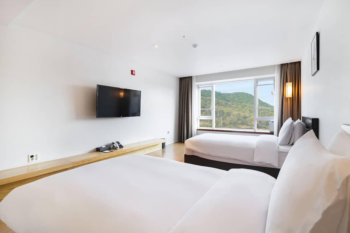 Ropa de cama de alta calidad y cortinas blackout