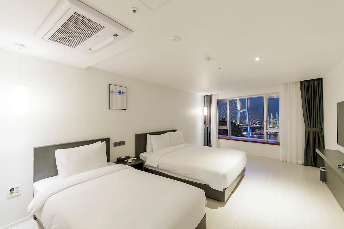 Ropa de cama de alta calidad y cortinas blackout