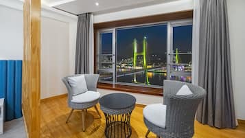 Presidential Suit Ocean1 (Free Swimming Pool Access / Lowest Price Purchase for Cruise & Art Land) | Ropa de cama de alta calidad, cortinas blackout, insonorización y wifi