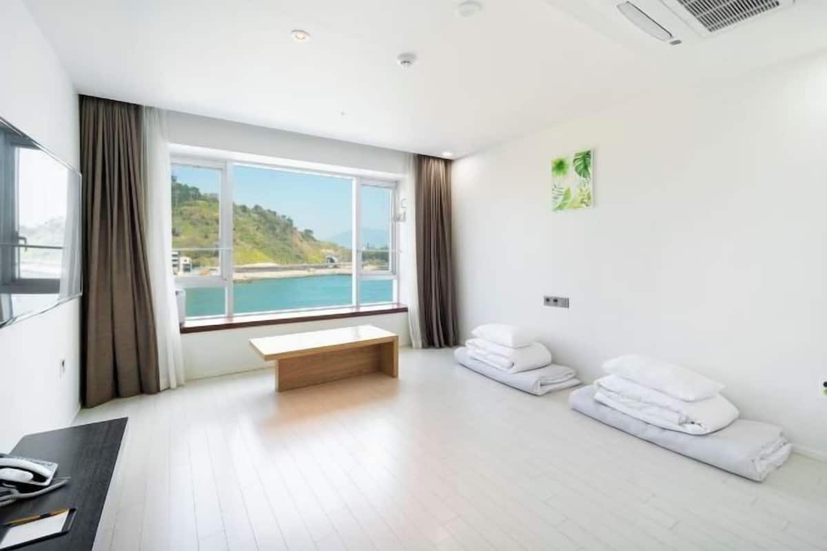 Ropa de cama de alta calidad y cortinas blackout