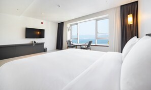 Premium Double Half Ocean (included Pool access / 30% discount on Cruise & Art Land)