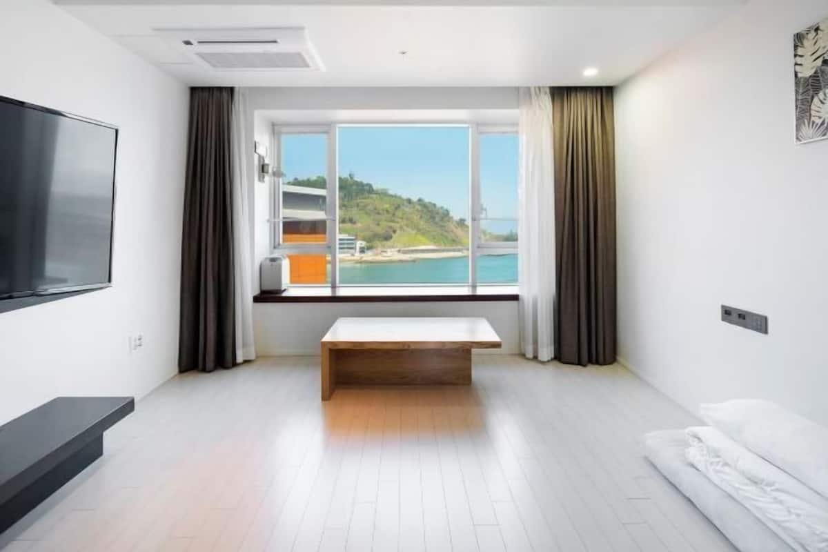 Ropa de cama de alta calidad y cortinas blackout