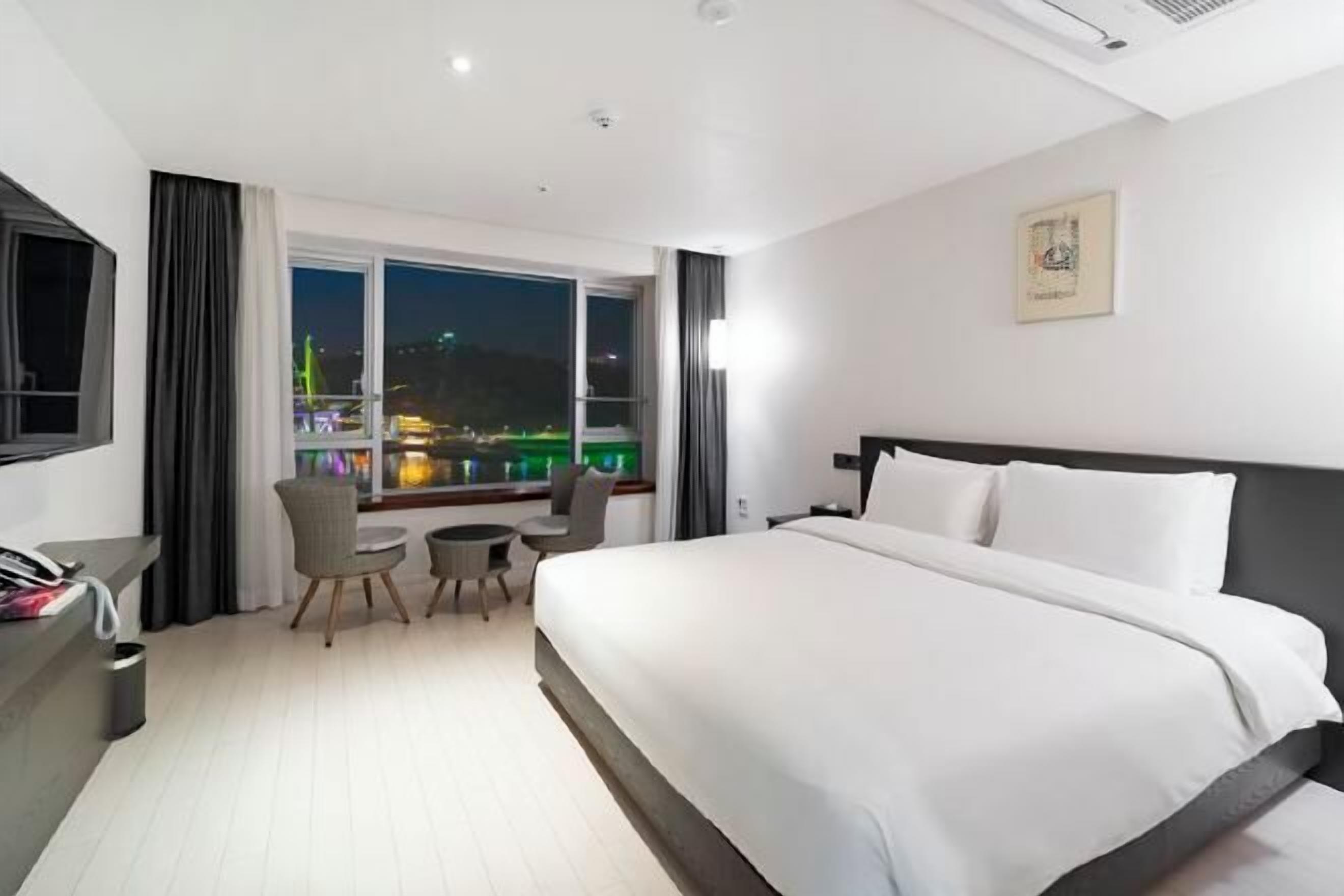Ropa de cama de alta calidad y cortinas blackout 