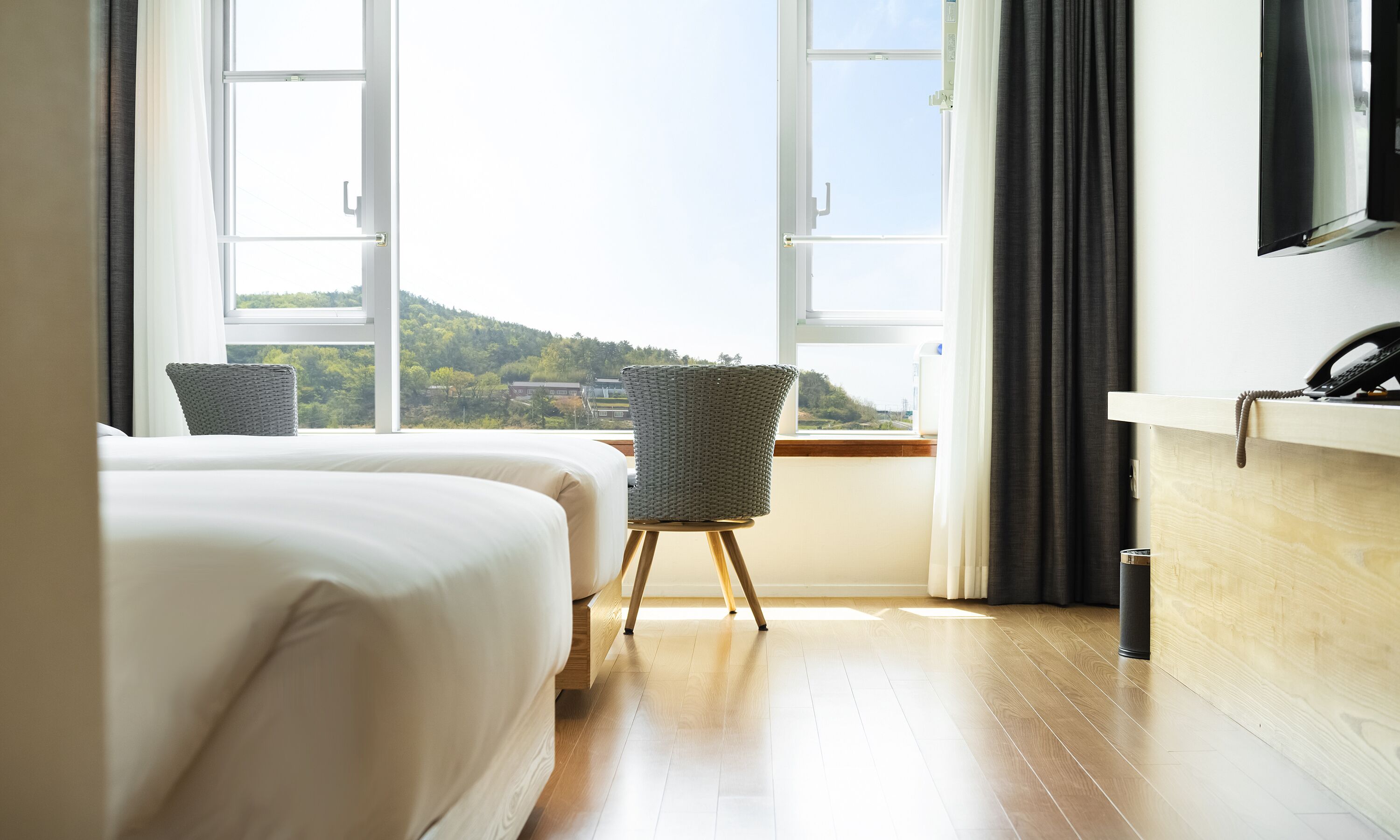 standard twin mountain (free infinity pool, cruise special discount) | 1 bedroom, premium bedding, blackout curtains, soundproofing