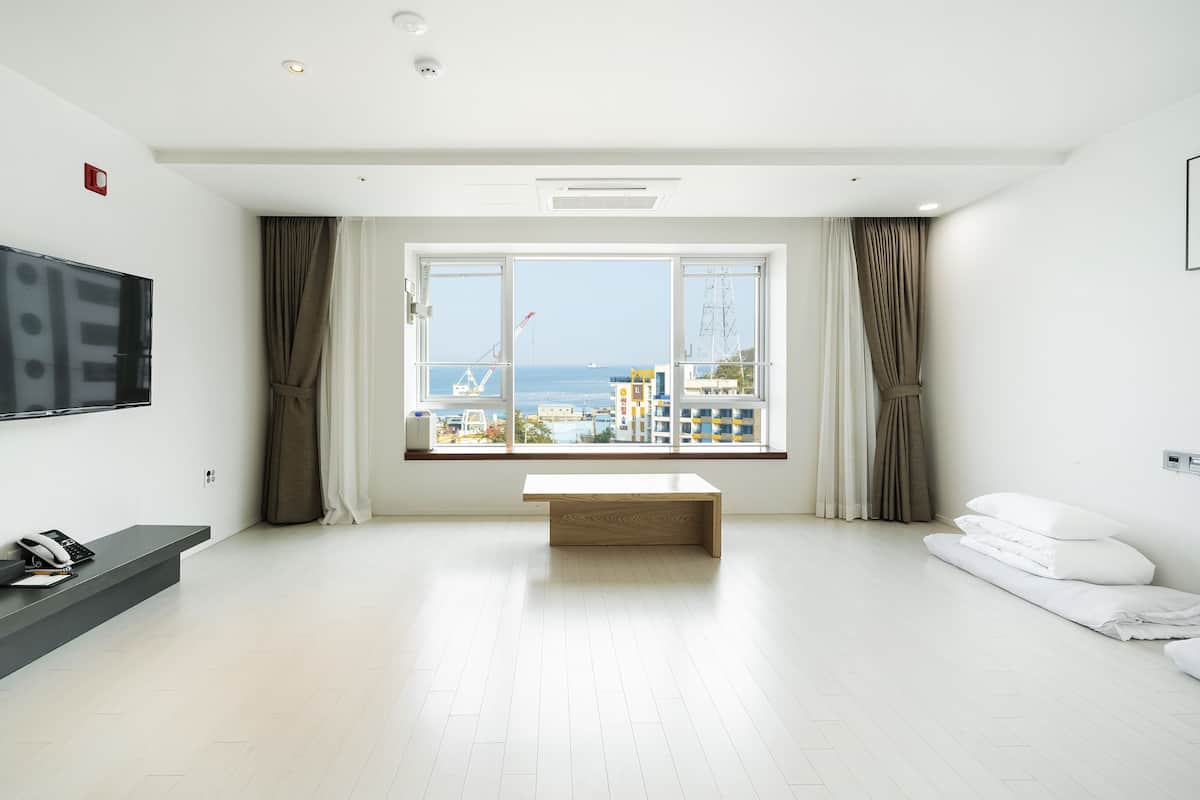 Ropa de cama de alta calidad y cortinas blackout