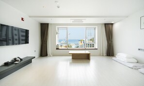 Premium Ondol Half Ocean (Free Swimming Pool Access / Lowest Price Purchase for Cruise & Art Land) | Premium bedding, blackout drapes, soundproofing, WiFi - Hotel Haven (Yeosu)