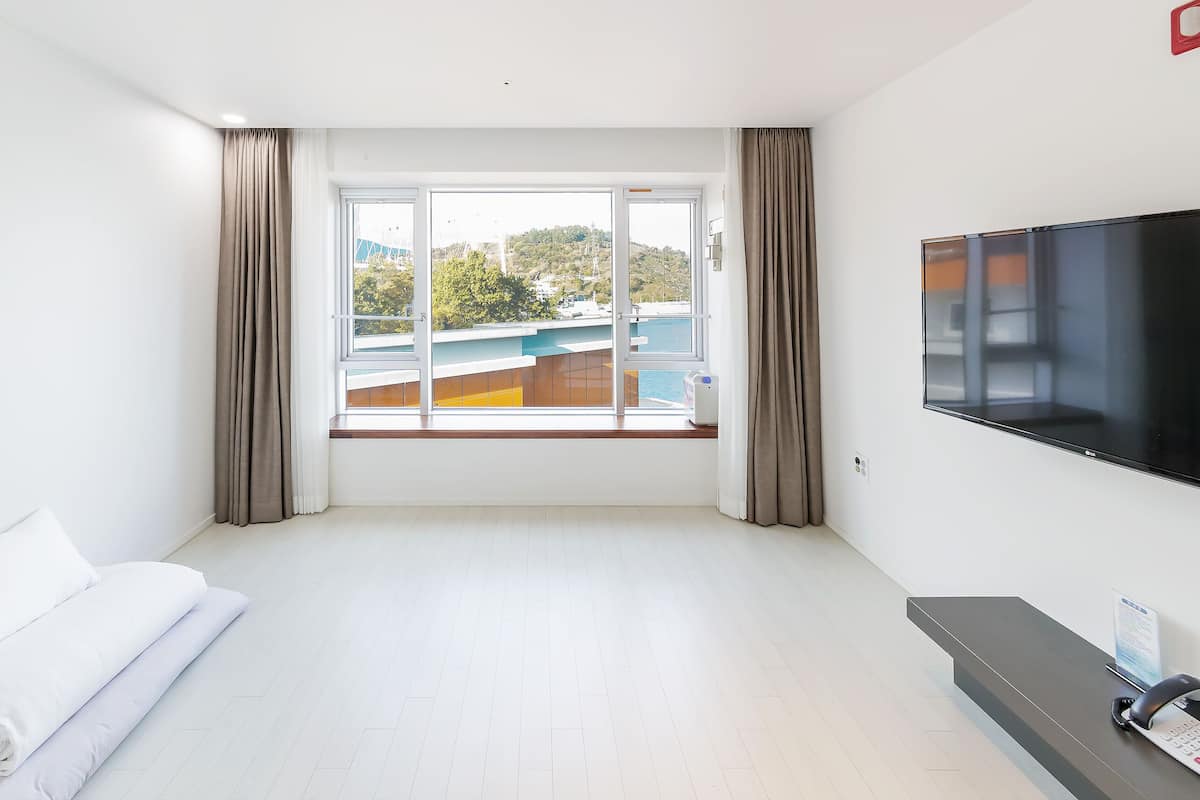 Ropa de cama de alta calidad y cortinas blackout