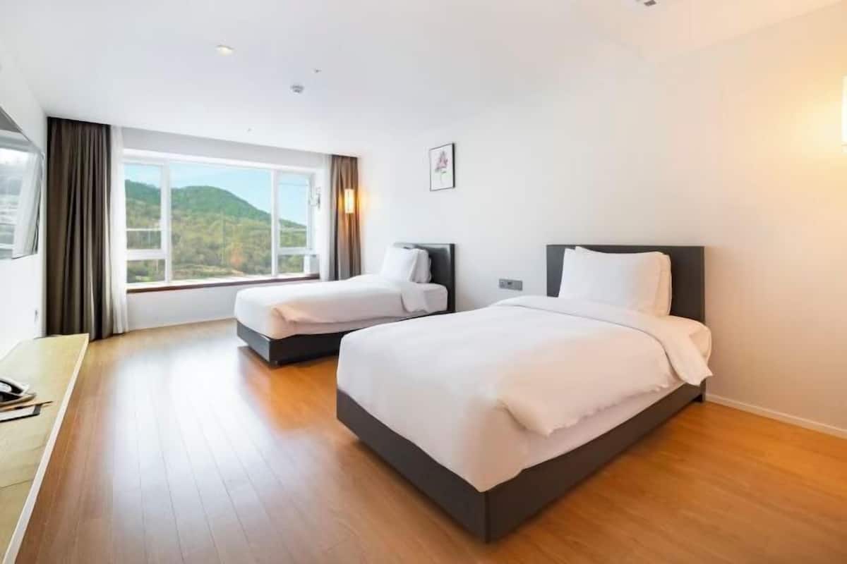 Ropa de cama de alta calidad y cortinas blackout