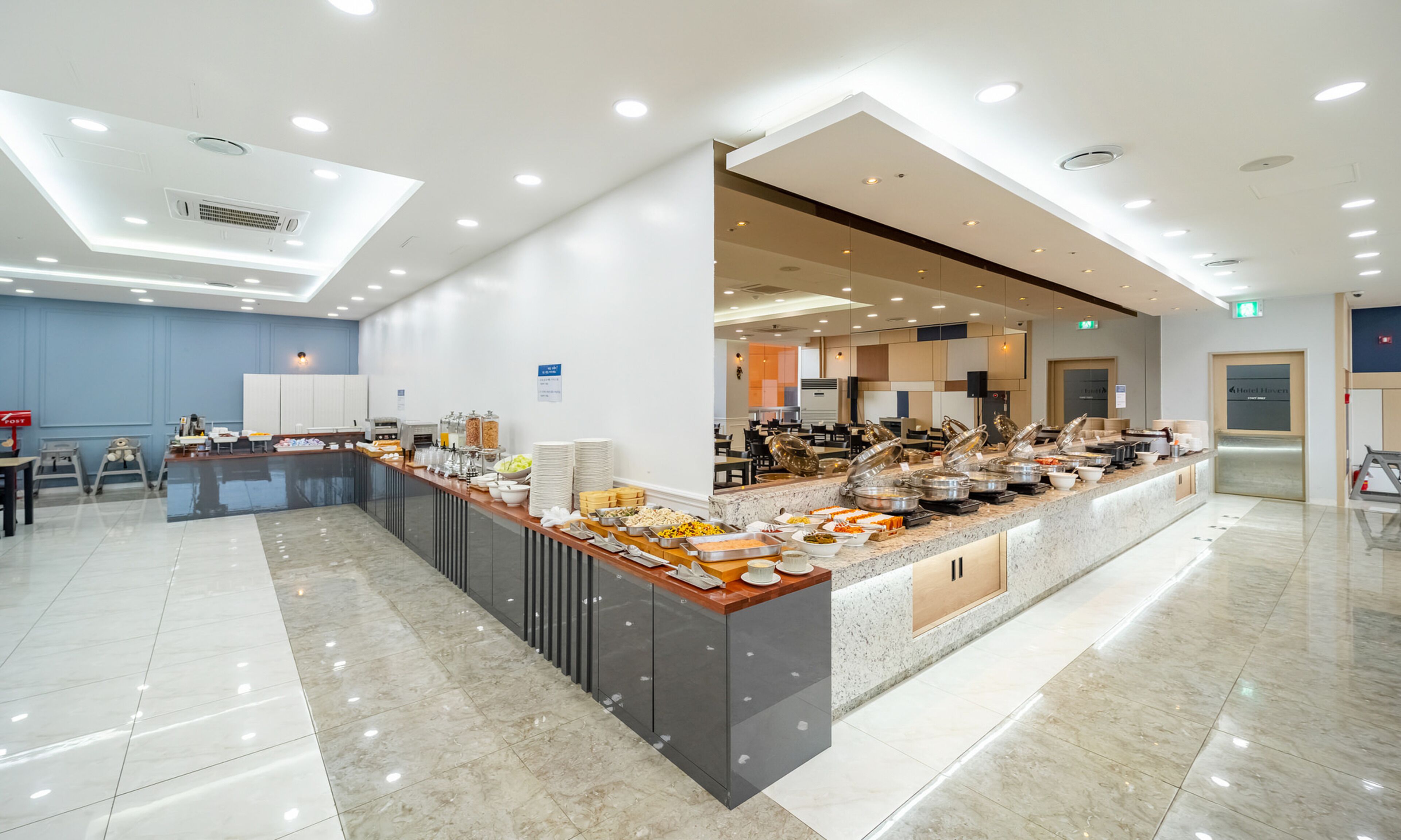 daily buffet breakfast (krw 20800 per person)