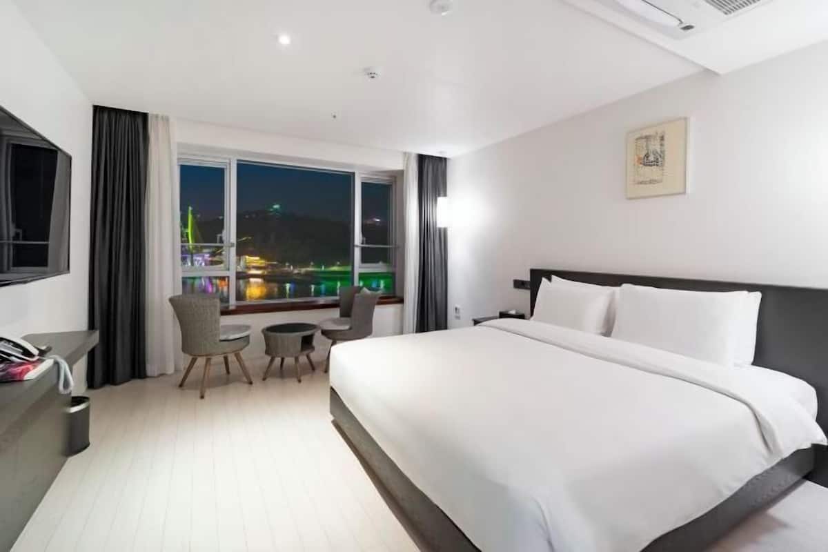 Ropa de cama de alta calidad y cortinas blackout