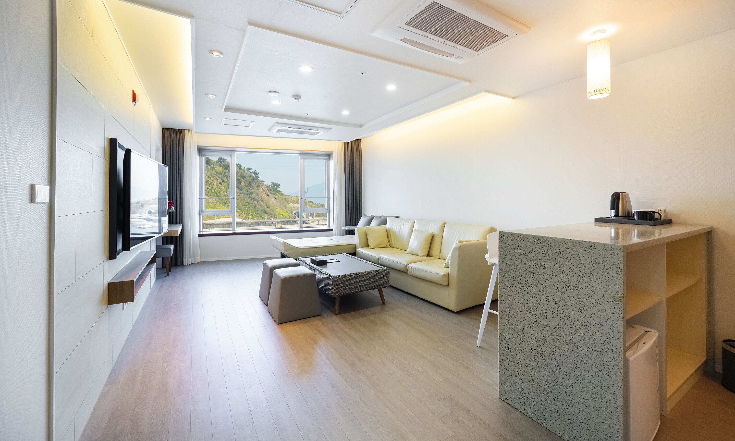 presidential suit ocean1 (free infinity pool, cruise special discount) | 1 bedroom, premium bedding, blackout curtains, soundproofing