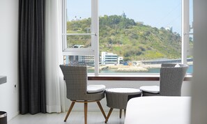 Hochwertige Bettwaren, Verdunkelungsvorhänge, schallisolierte Zimmer