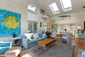 Smart TV, fireplace, books, stereo