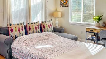 1 bedroom, desk, iron/ironing board, free WiFi