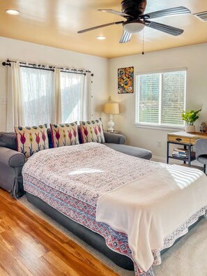 1 soverom, skrivebord, strykejern/-brett og wi-fi (inkludert)