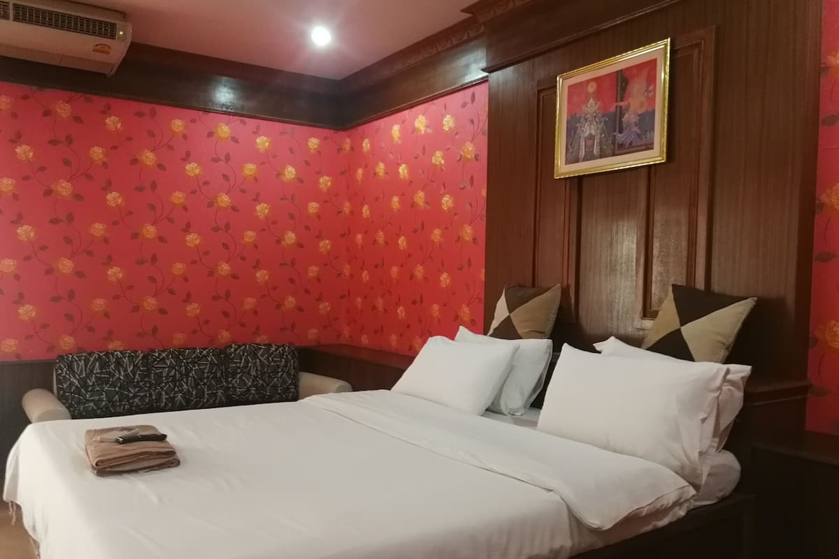 Superior Double Room with Jetted Tub | Rollaway beds, free WiFi
