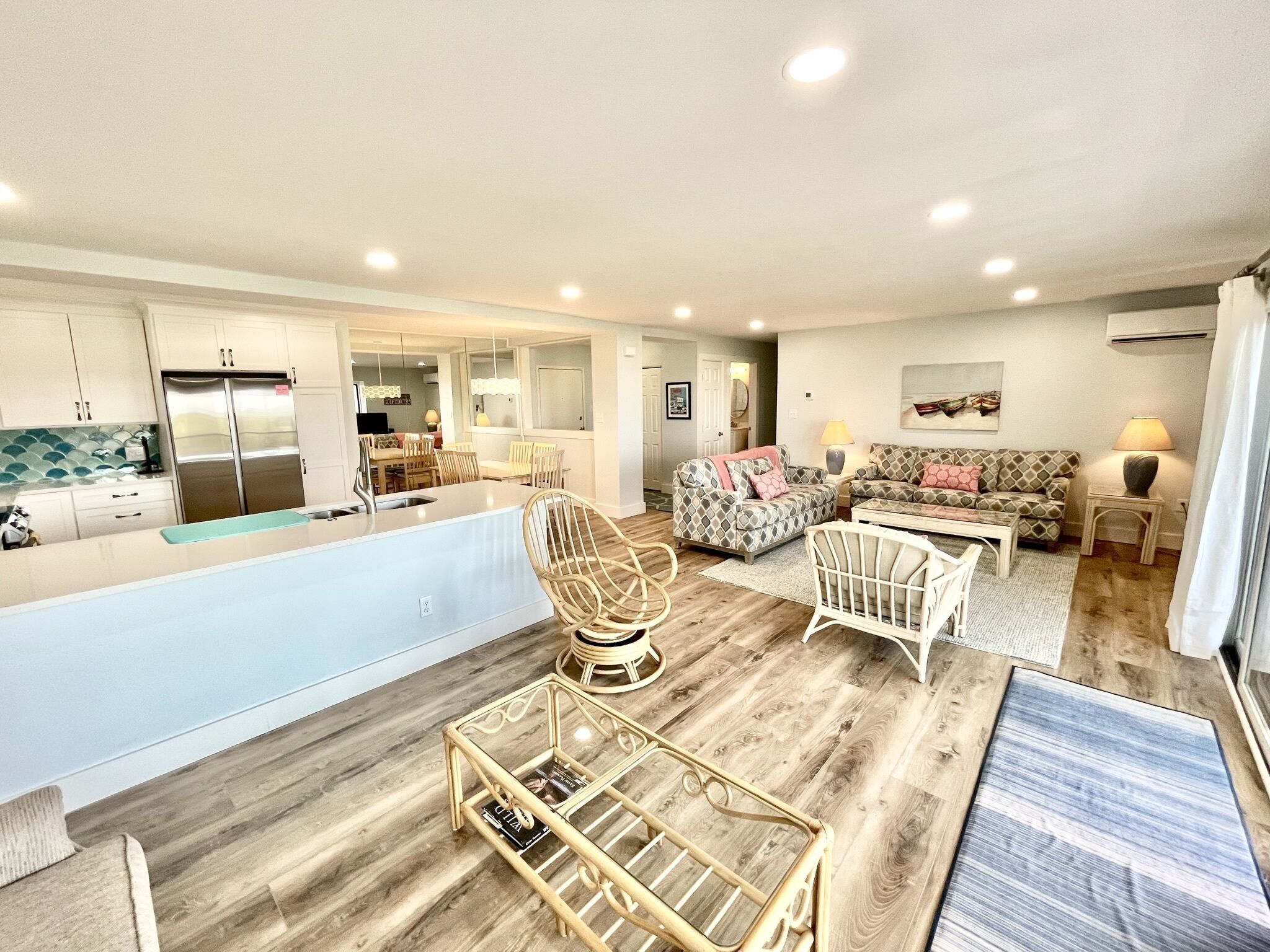 LINENS & DAILY ACTIVITIES INCLUDED*!. VIEWS, VIEWS, VIEWS!  OCEANFRONT/BOARDWALK BUILDING / ROOFTOP POOL Bright and spacious unit with a wonderful northern views of the ocean and coast line from livingroom/den and both bedrooms