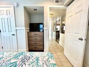 6 bedrooms, iron/ironing board, WiFi