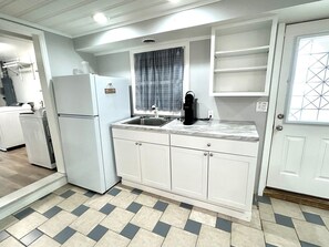 Réfrigérateur grande capacité avec congélateur, four à micro-ondes