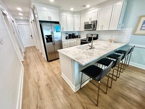 Kühlschrank, Mikrowelle, Ofen, Geschirrspüler