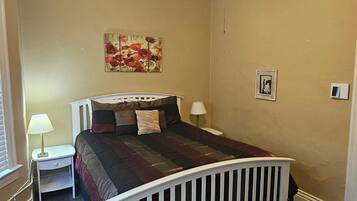 2 bedrooms, desk, iron/ironing board, free WiFi