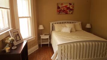 2 habitaciones, escritorio, tabla de planchar con plancha y wifi gratis