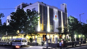 Outdoor pool - Hotel Jivitesh (New Delhi)