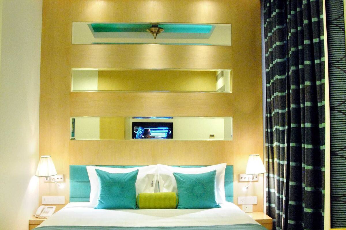 Executive Double or Twin Room | 1 bedroom, minibar, desk, WiFi (free)