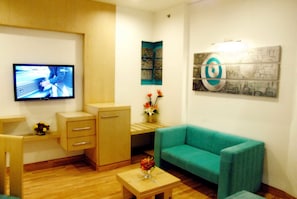 Executive Double or Twin Room | 1 bedroom, minibar, desk, free WiFi
